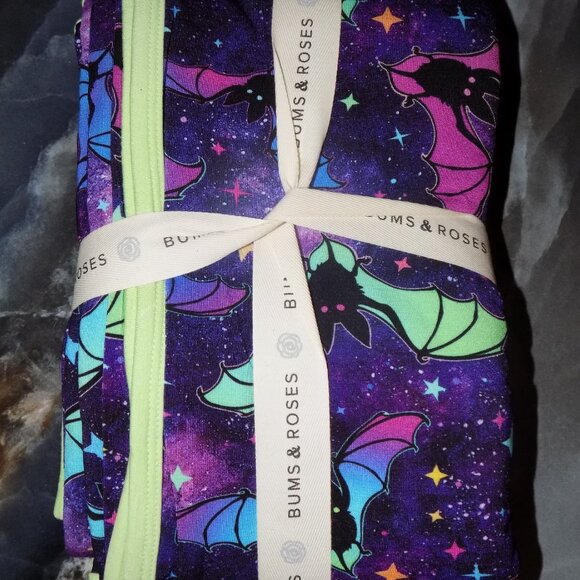 BUMS & ROSES Bat Attitude BUM BUM BLANKET 50" X 50" NEW - Picture 3 of 3